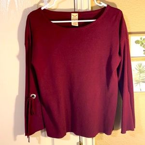 Long sleeve Sweater with the flowy sleeves
